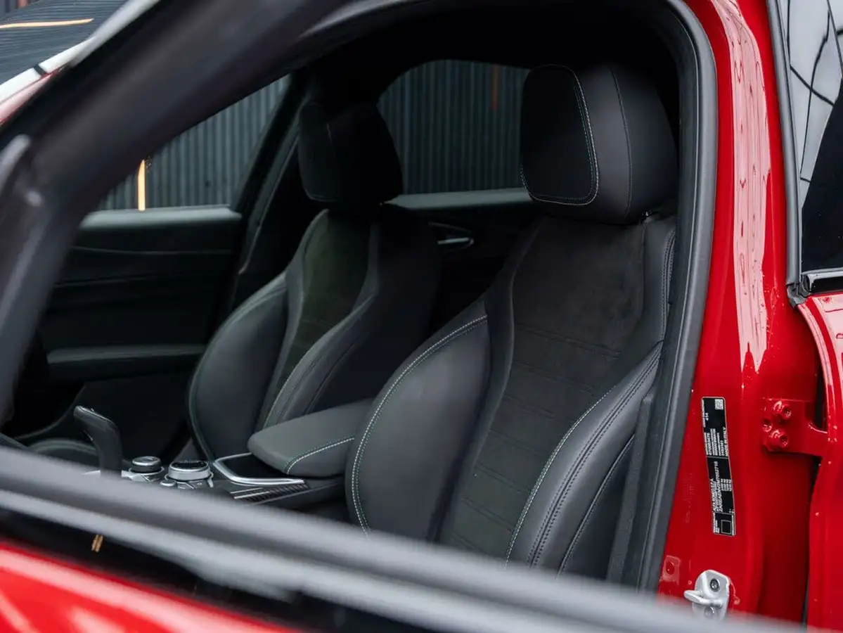 2022-alfa-romeo-giulia-29-biturbo-quadrifoglio-big-36