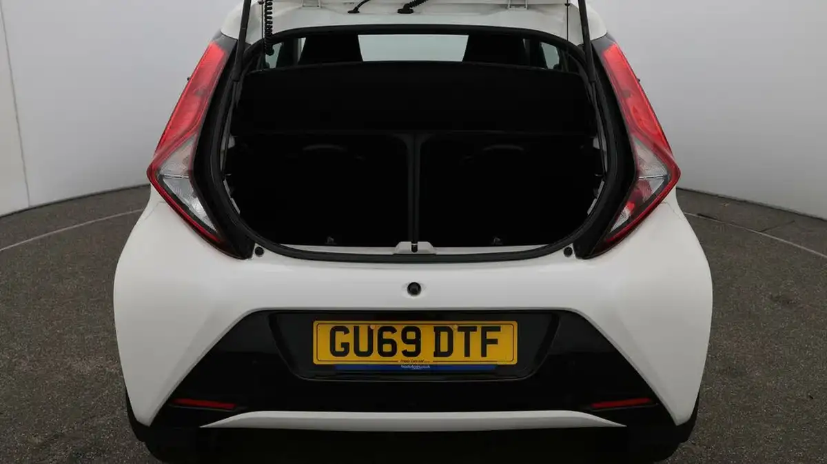 2019-toyota-aygo-10-vvt-i-x-play-big-17