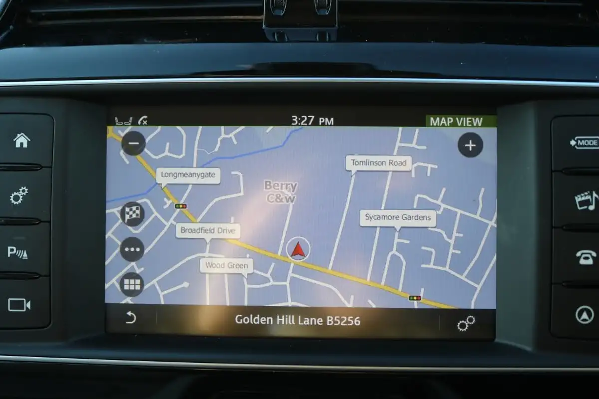 2018-jaguar-xe-20d-portfolio-180ps-1999cc-auto-big-7