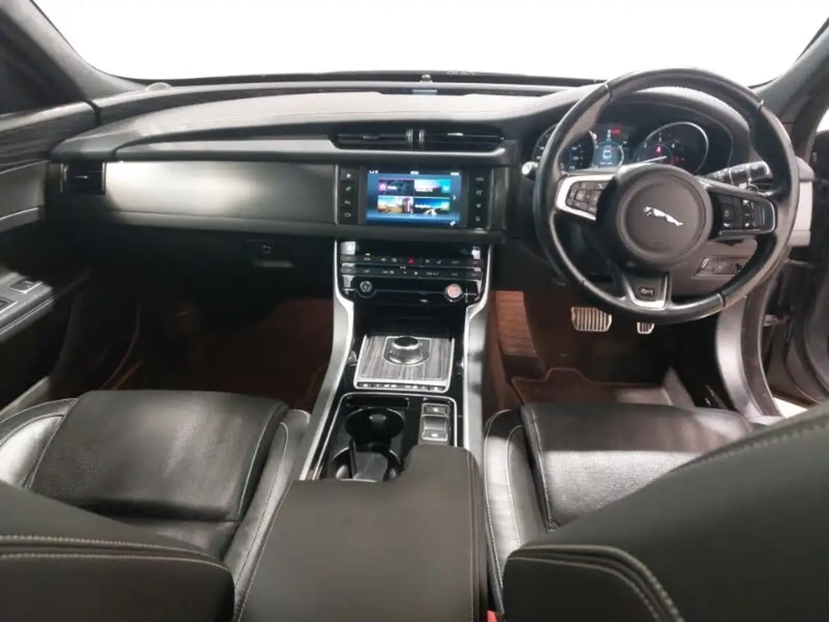 2017-jaguar-xf-30td-saloon-4d-big-2