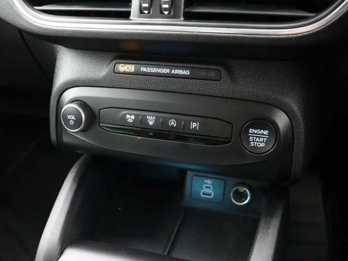 2024-ford-focus-10t-titanium-155ps-estate-powershift-big-18