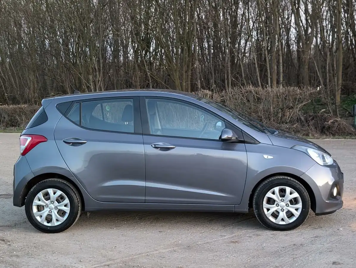 2015-hyundai-i10-10-blue-drive-se-isg-big-7