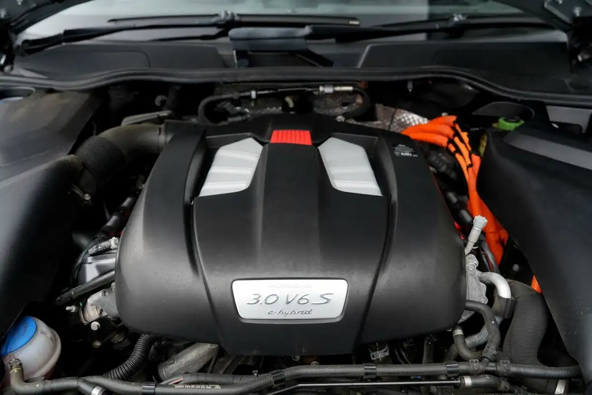 2017-porsche-cayenne-30-s-e-hybrid-platinum-edition-big-11