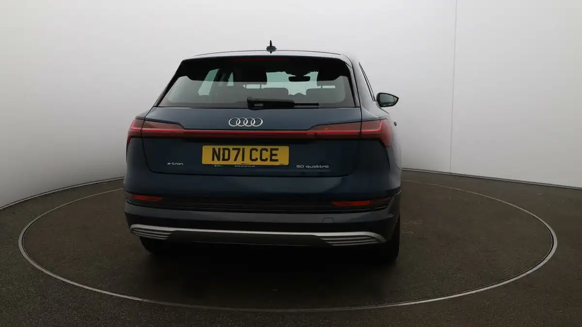 2021-audi-e-tron-50e-technik-station-wagon-big-49