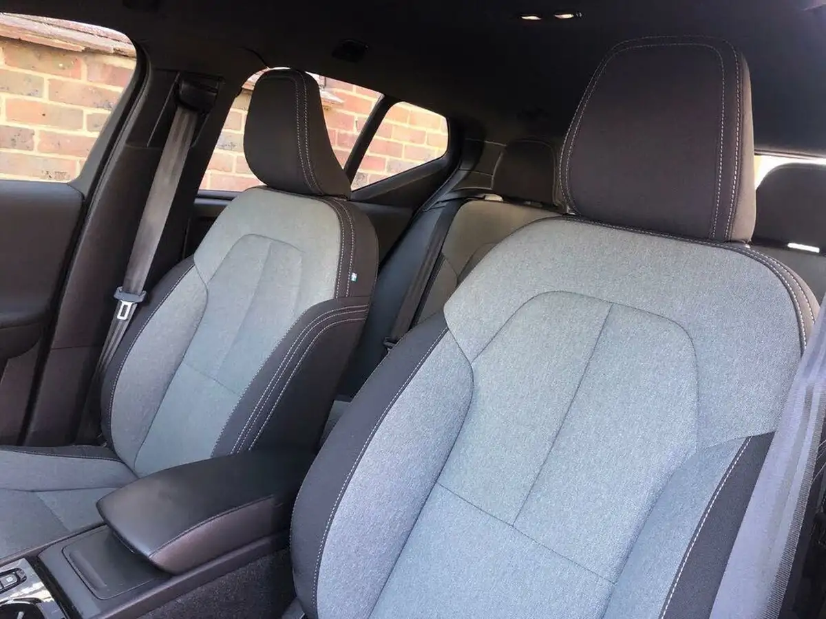 2023-volvo-xc40-20-b3-plus-big-24
