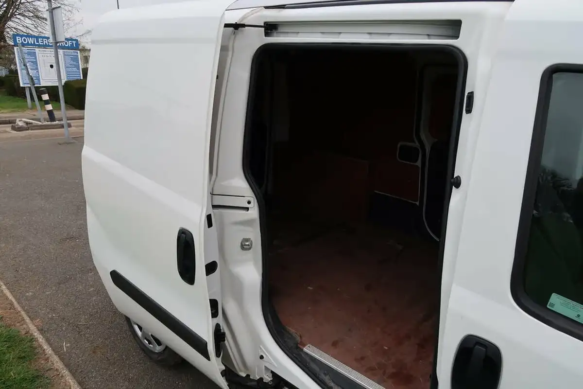 2021-fiat-doblo-cargo-16td-l2h1-maxi-tecnico-120bhpeu6dt-panel-van-big-30
