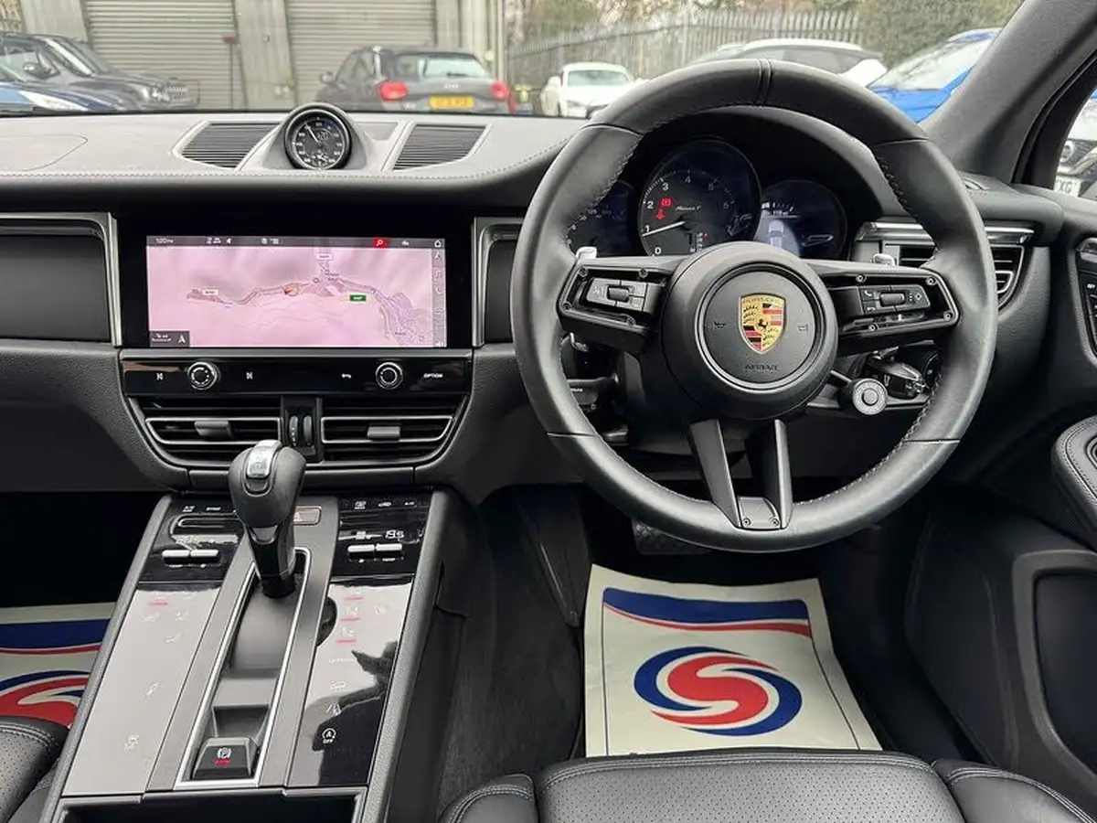 2022-porsche-macan-20-big-31