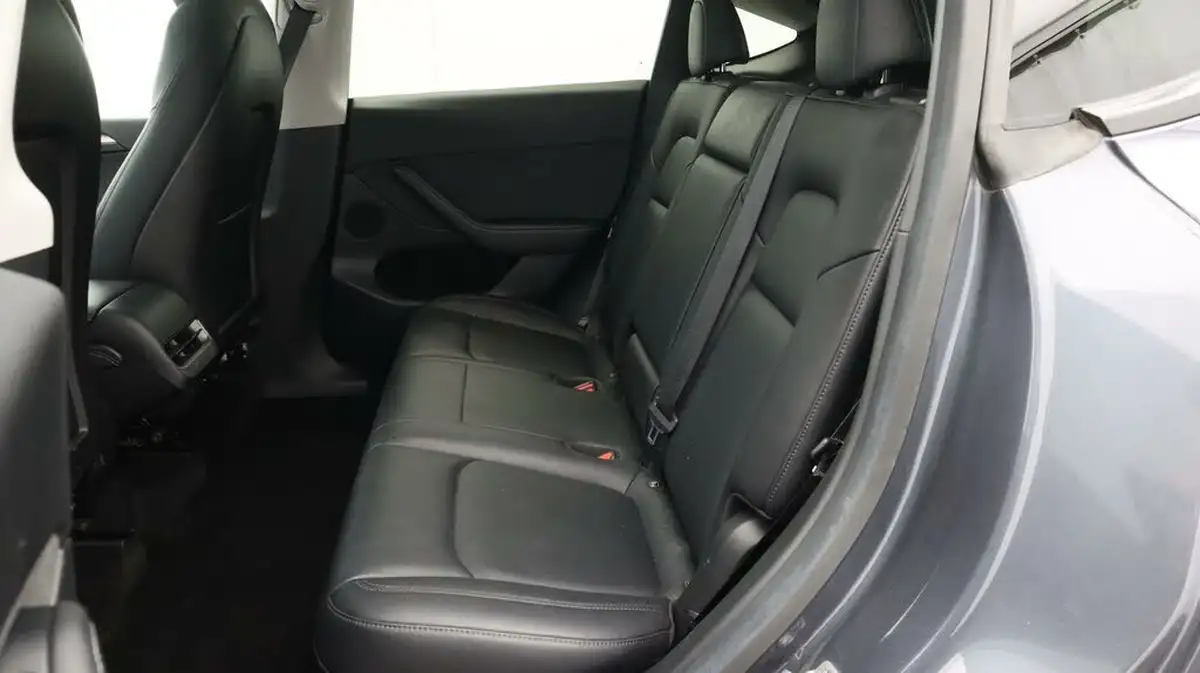 2022-tesla-model-y-e-long-range-big-16