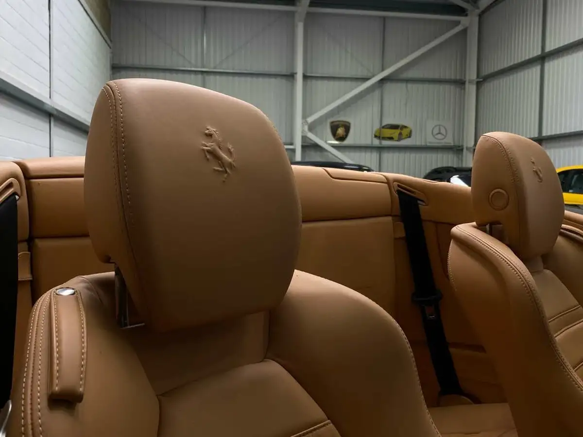 2010-ferrari-california-43-big-24