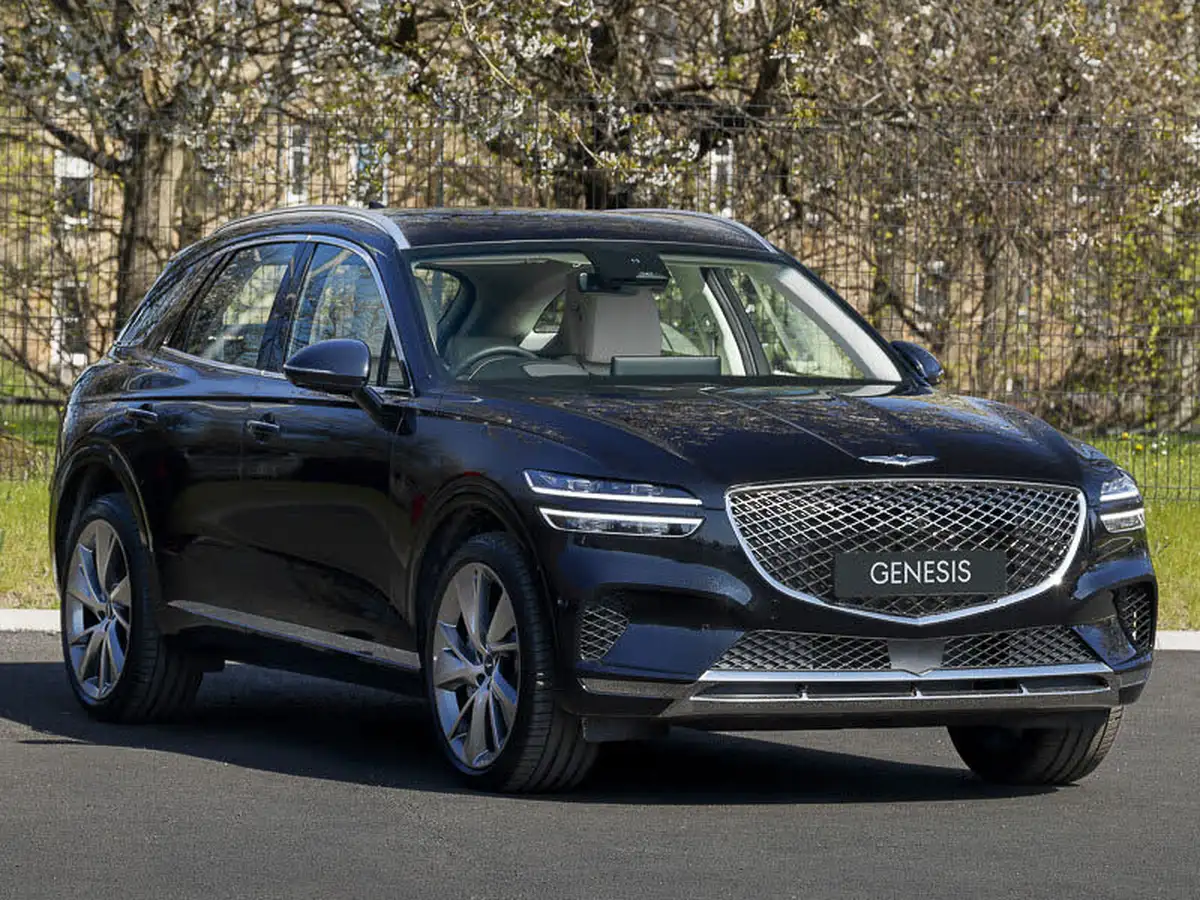 2025-genesis-gv70-big-0