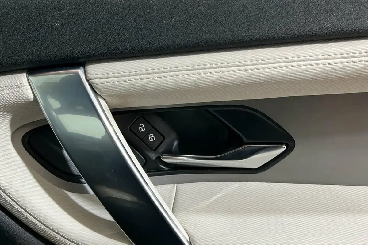 2021-land-rover-discovery-sport-15-p300e-r-dynamic-s-big-35