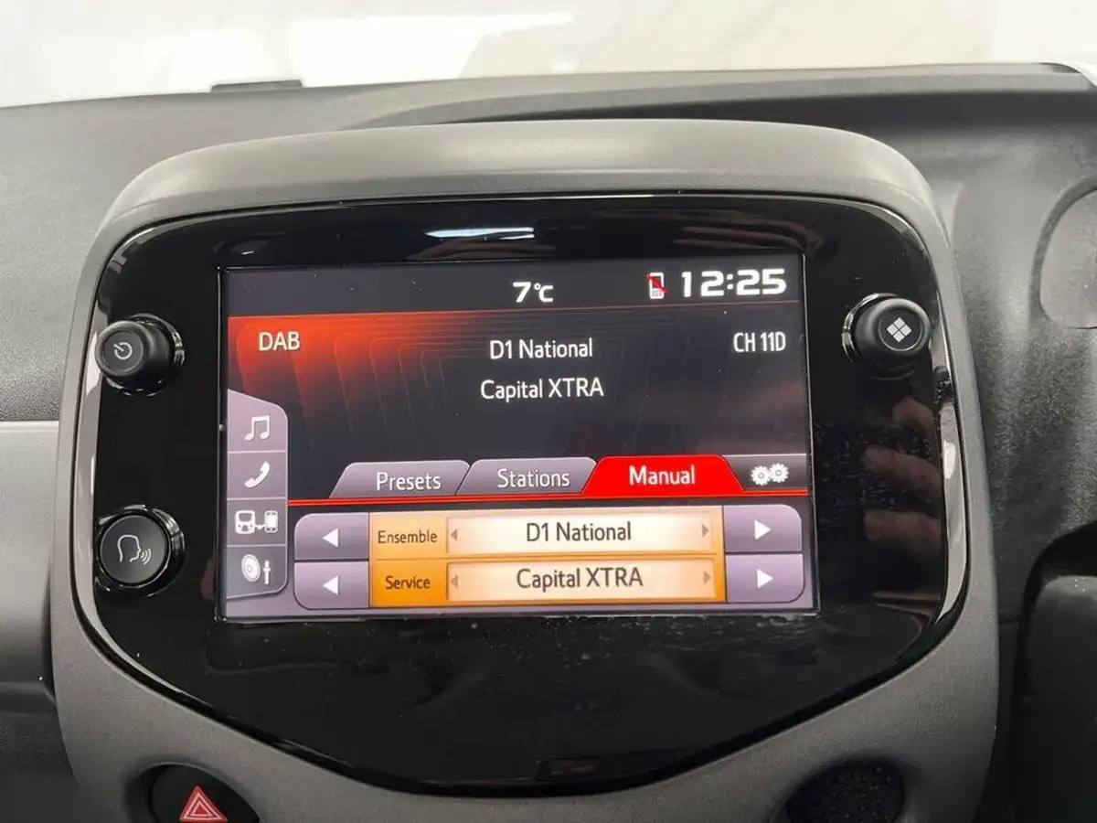 2021-toyota-aygo-10-vvt-i-x-play-tss-big-15