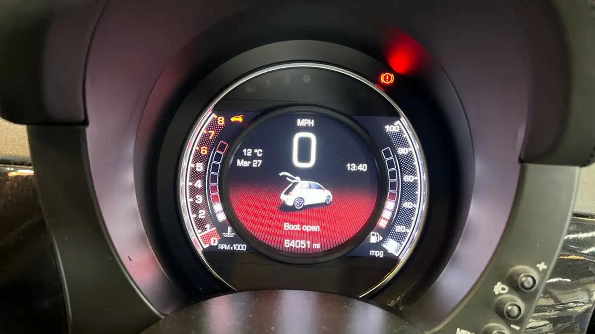 2016-abarth-595-14-tjet-big-7