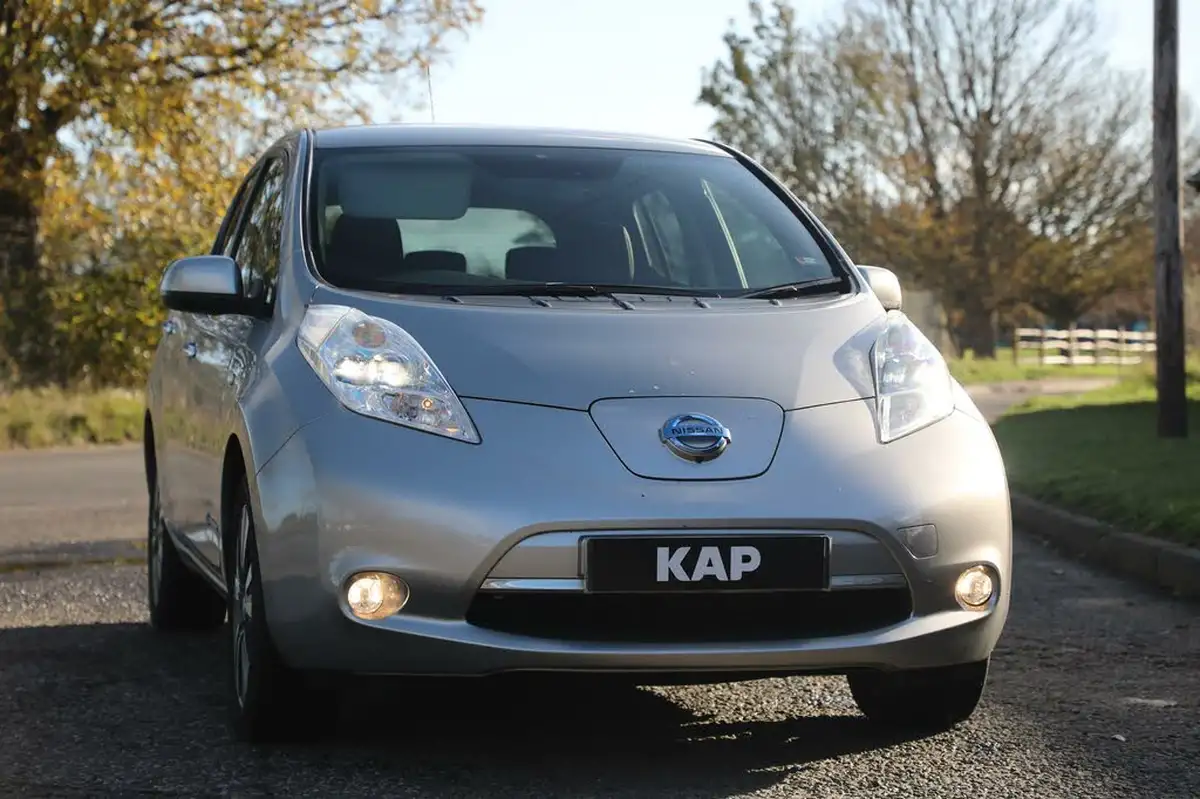 2017-nissan-leaf-e-tekna-80kw-30kwh-big-1