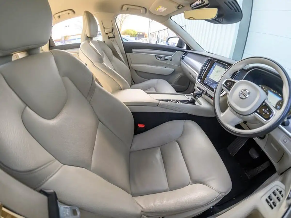 2019-volvo-s90-20-t4-momentum-big-23