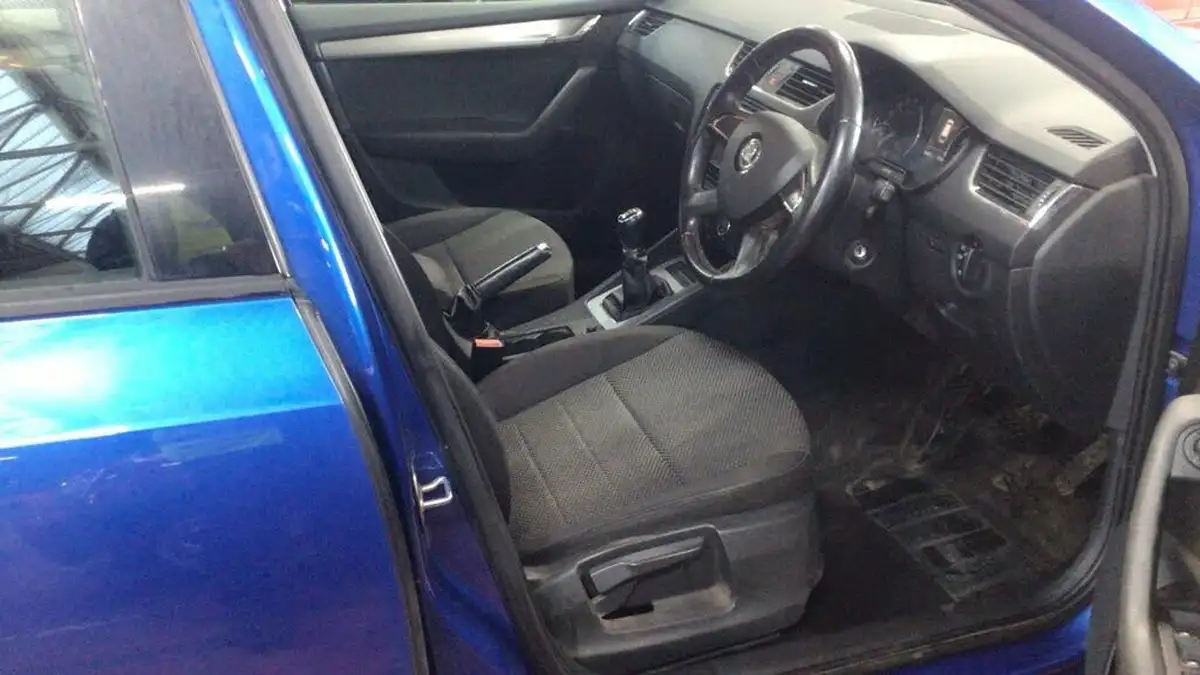 2015-skoda-octavia-20tdi-se-4x4-estate-big-5