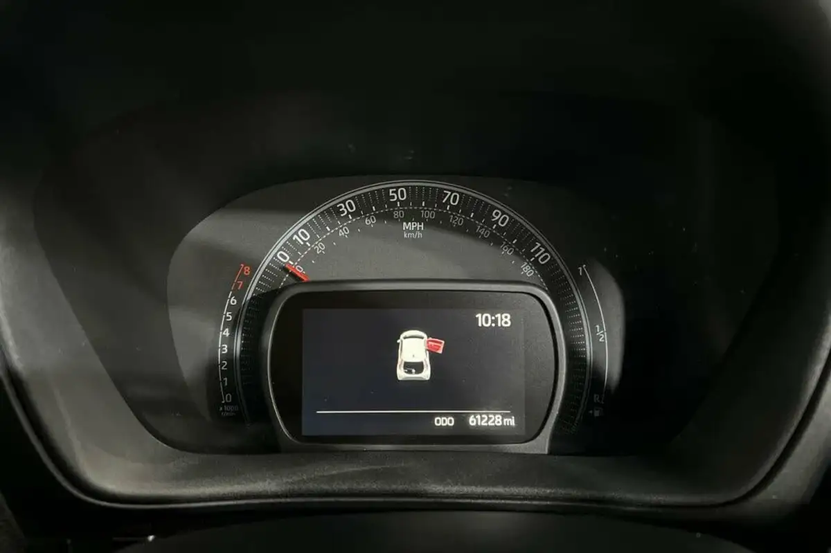 2023-toyota-aygo-x-10-vvt-i-pure-big-11