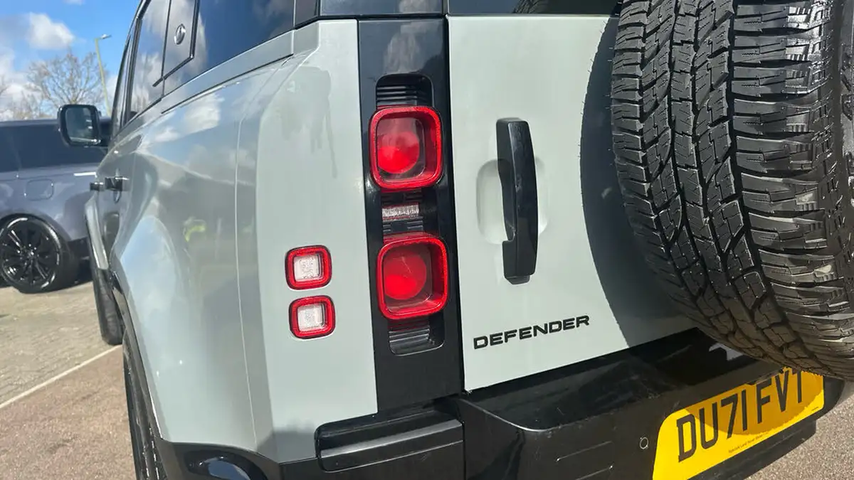 2021-land-rover-110-defender-30-d250-hard-top-s-110-big-18