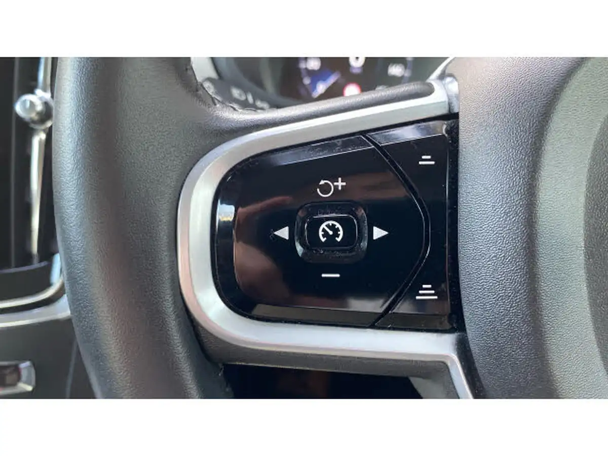 2021-volvo-v90-20-b4-momentum-big-17