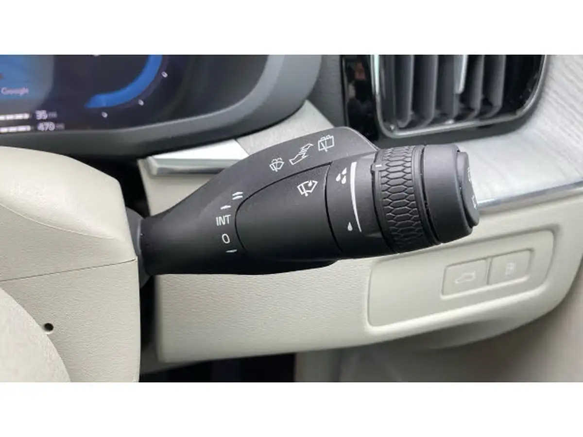 2024-volvo-xc60-20-t8-ultimate-dark-big-23