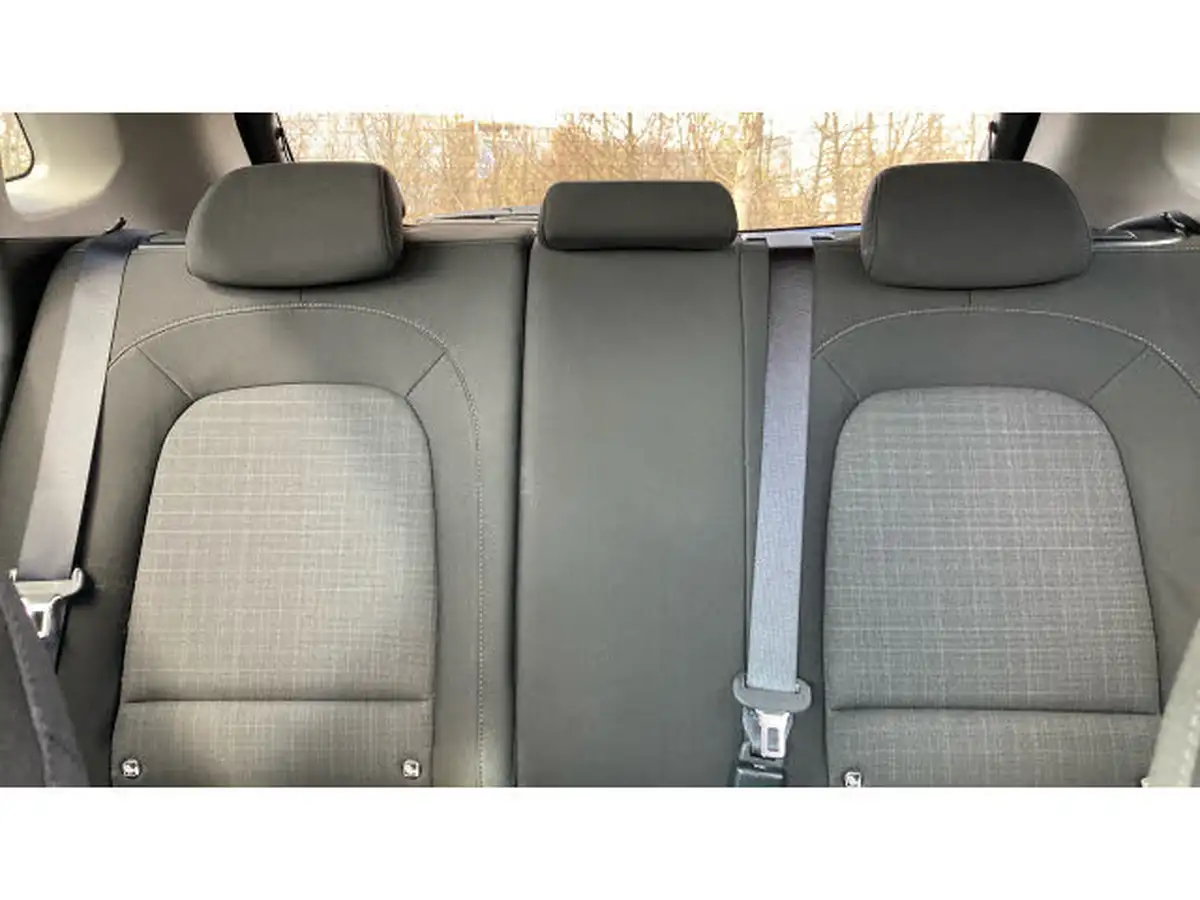 2023-hyundai-kona-16-gdi-premium-big-18