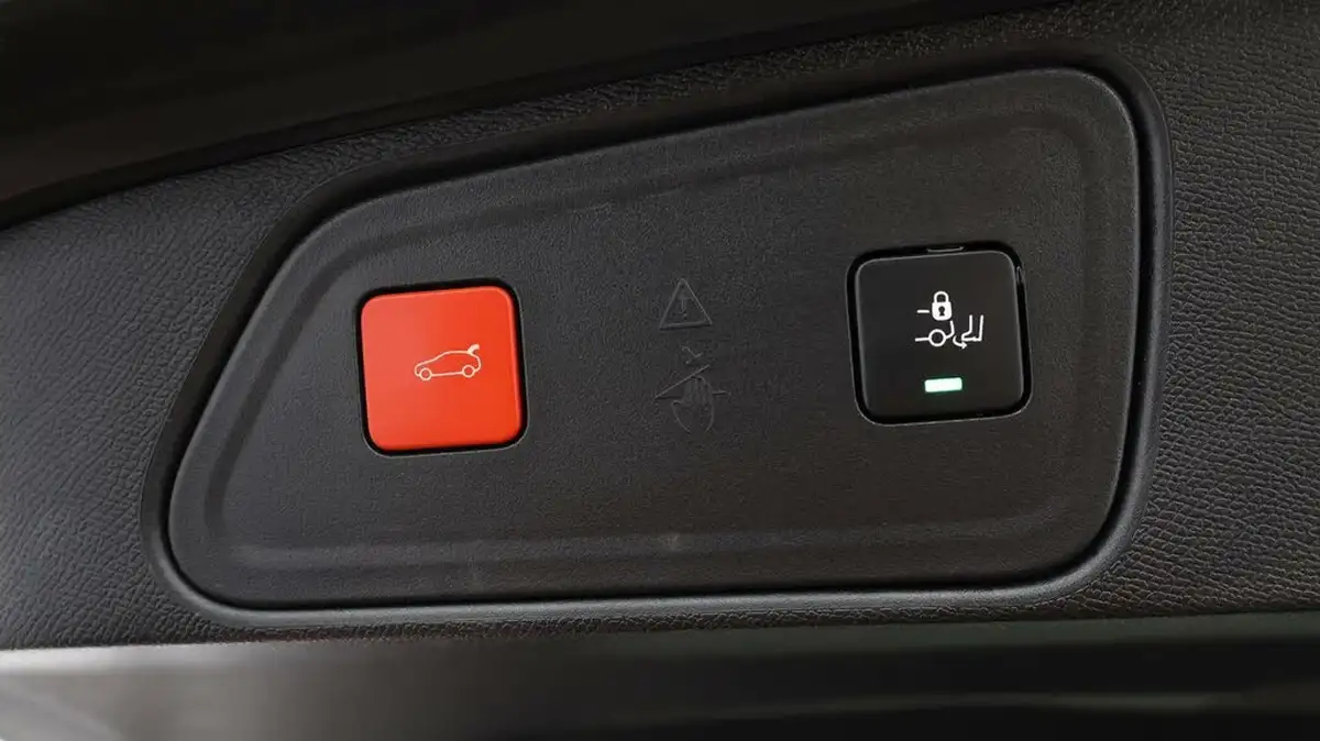 2021-peugeot-3008-suv-16-puretech-gt-premium-225bhp-hybrid-e-eat8-big-21