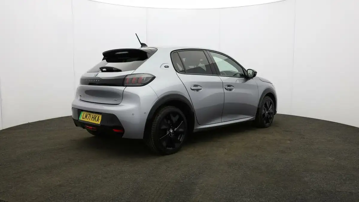 2021-peugeot-208-e-gt-premium-big-6