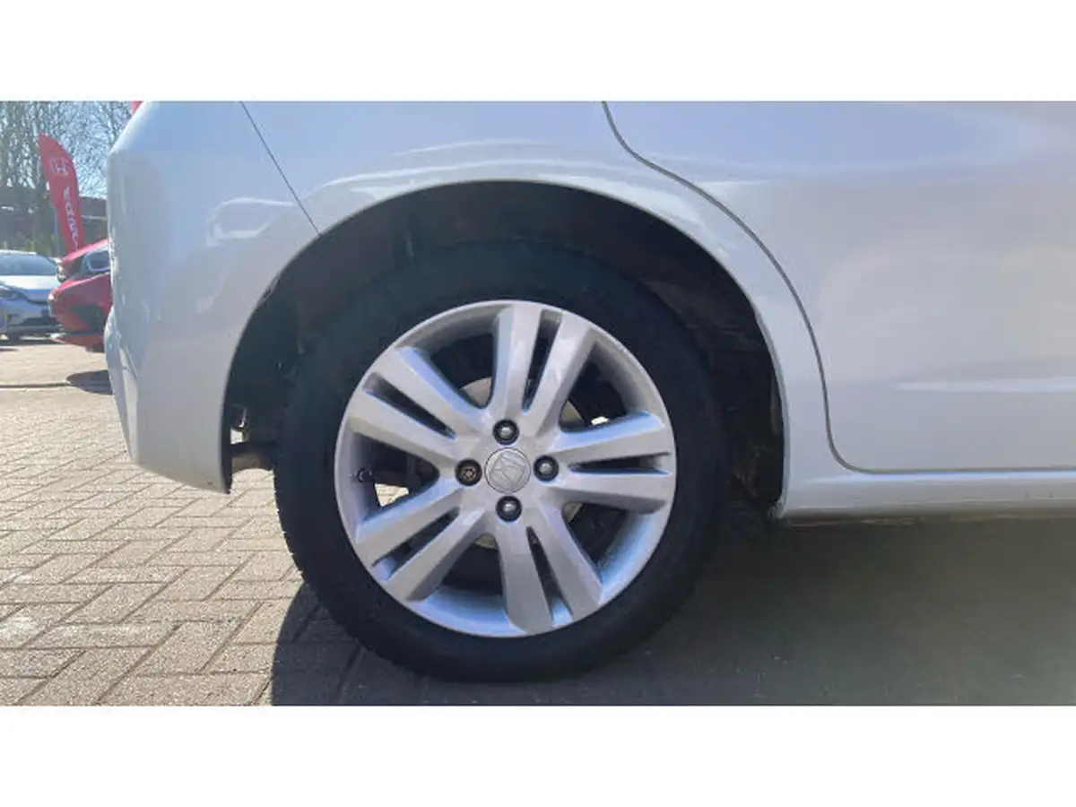 2015-honda-jazz-14-es-plus-big-8
