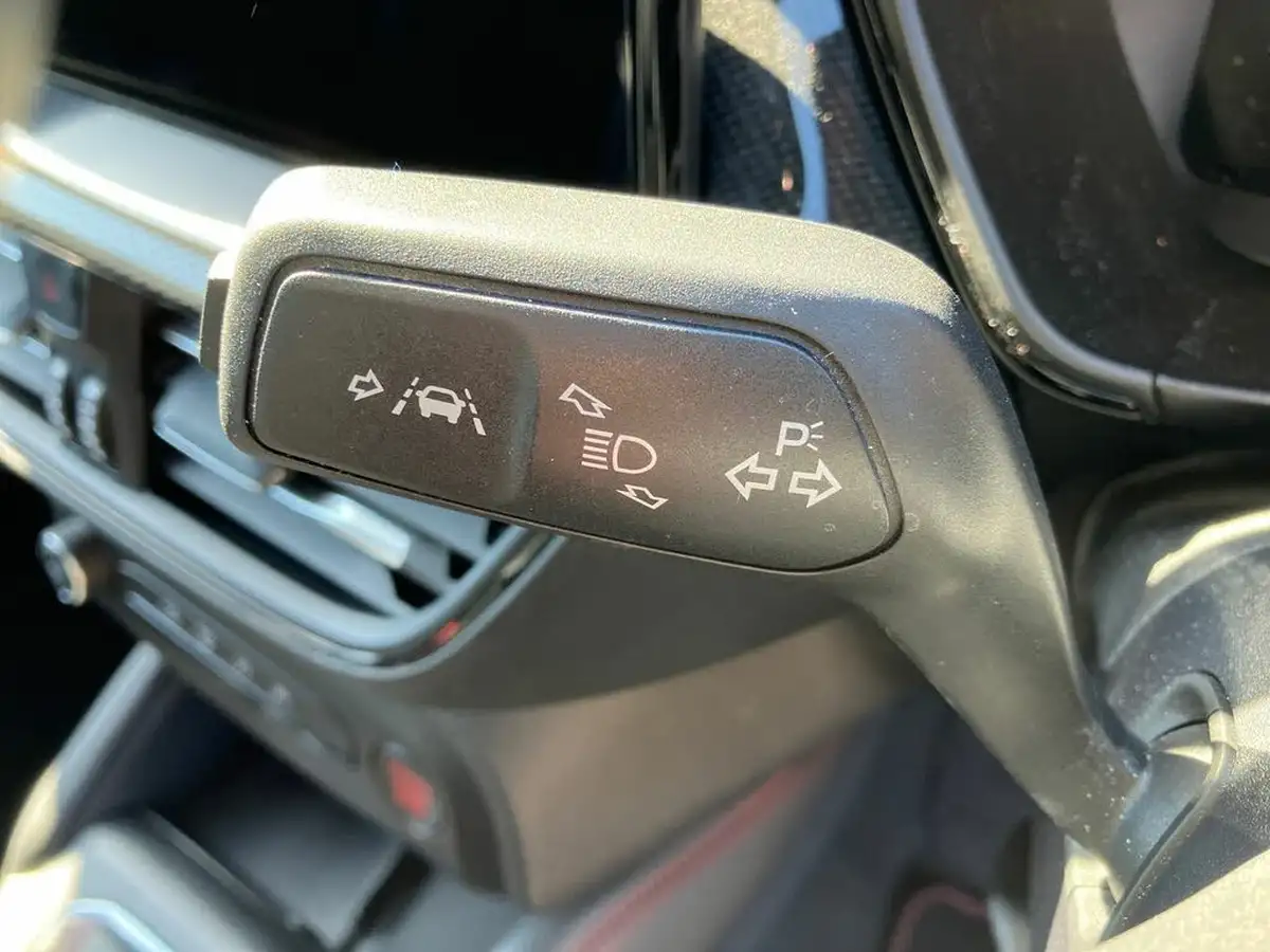 2023-ford-focus-23t-st-hatchback-big-36