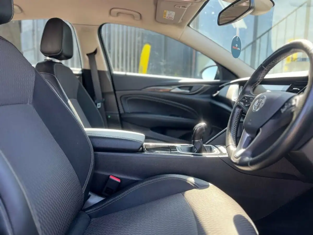 2018-vauxhall-insignia-grand-sport-16td-tech-line-nav-109ps-ecotec-big-4