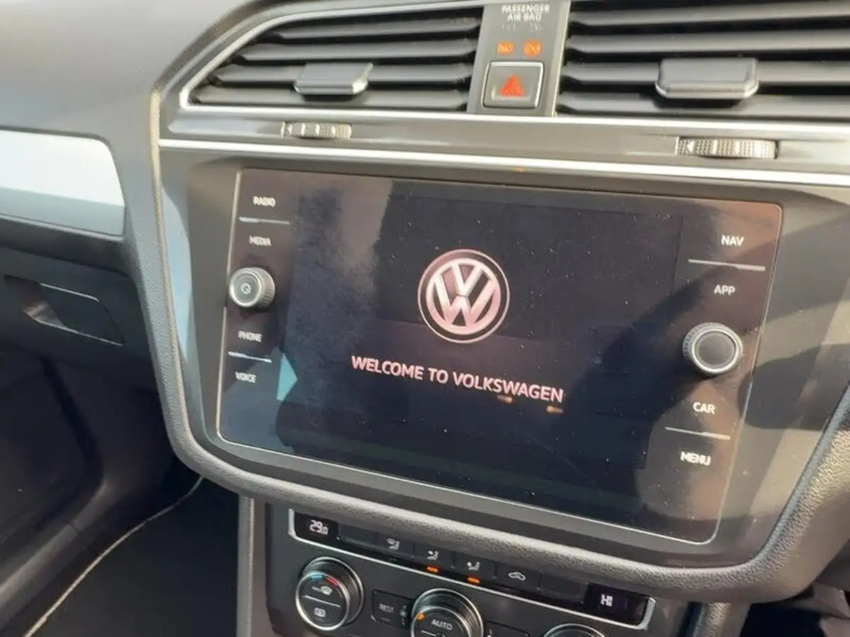 2018-volkswagen-tiguan-14-tsi-se-navigation-125ps-ss-big-2