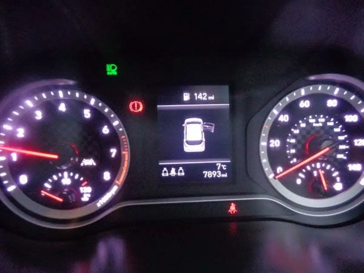 2023-hyundai-i10-10-se-big-21