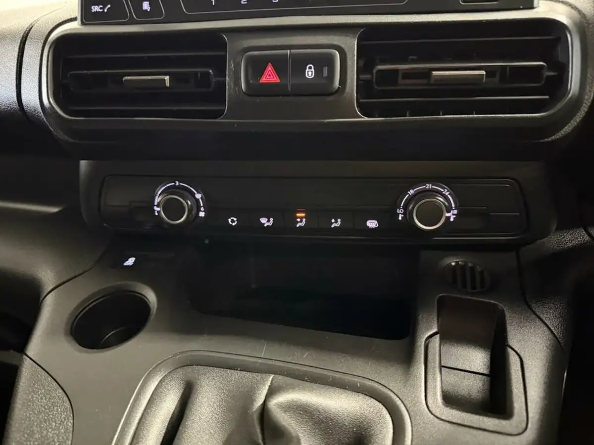 2021-citroen-berlingo-15bluehdi-650-x-panel-big-20