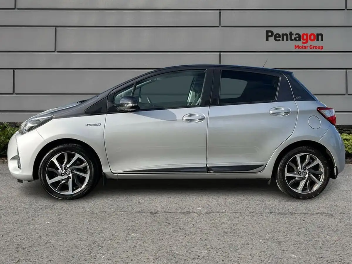 2019-toyota-yaris-15-vvt-i-y20-98bhp-hybrid-1497cc-e-cvt-big-11