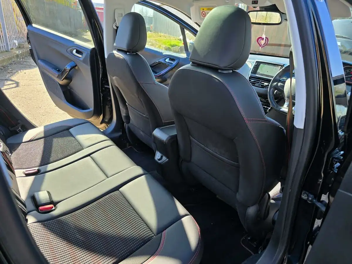 2017-peugeot-2008-suv-12-puretech-gt-line-110bhp-eat6-big-23