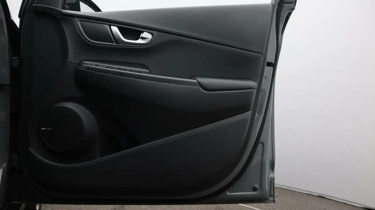 2022-hyundai-kona-e-ultimate-big-15