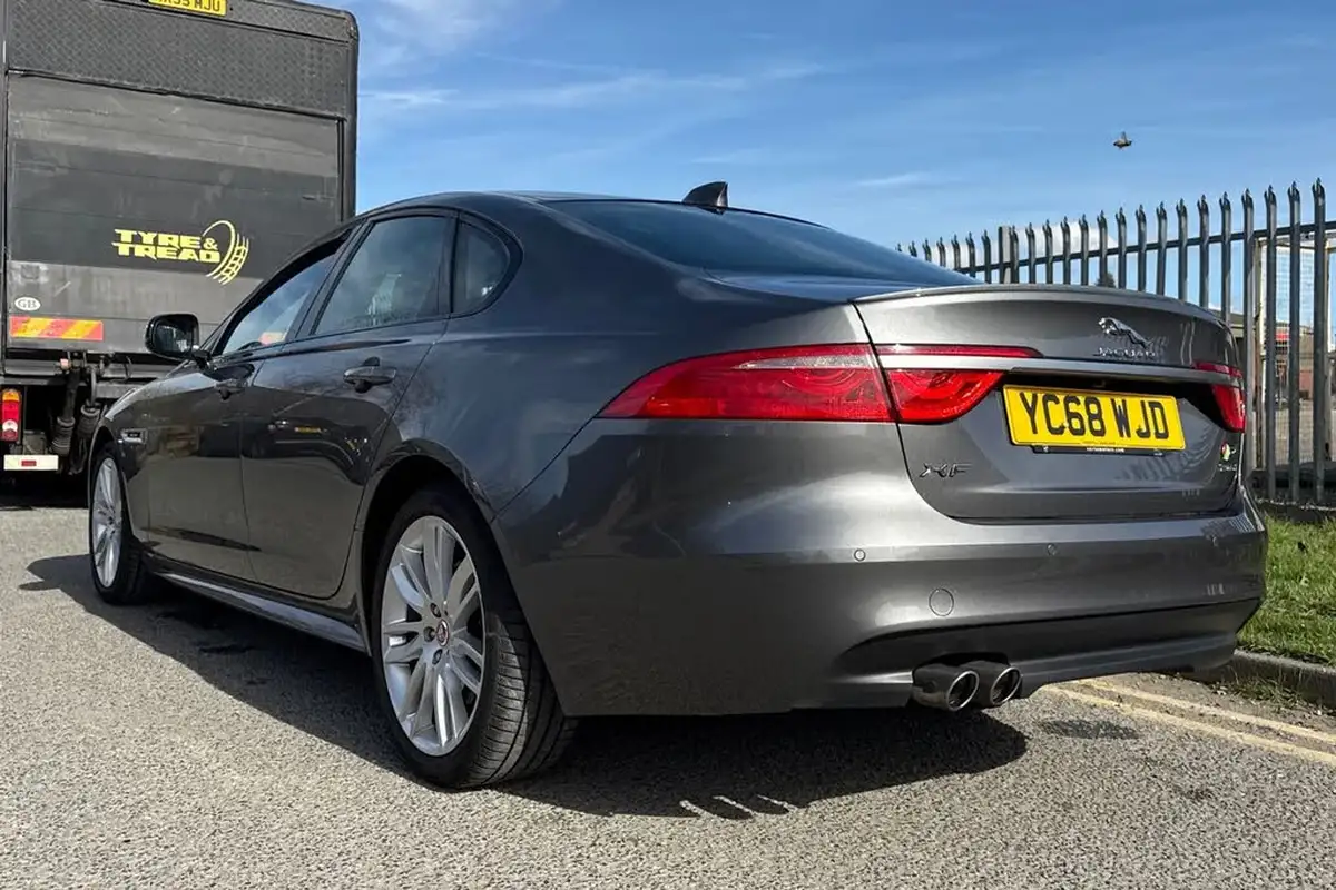 2018-jaguar-xf-20td-r-sport-180ps-saloon-4d-1999cc-auto-big-27