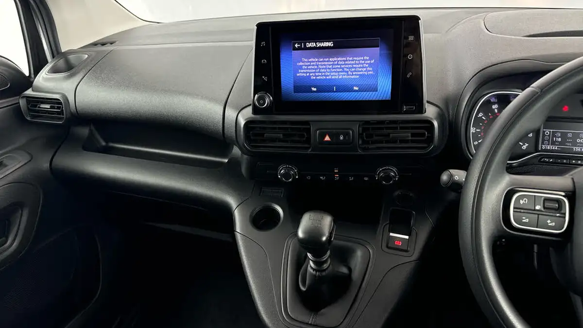 2023-toyota-proace-city-15d-icon-l2-big-11