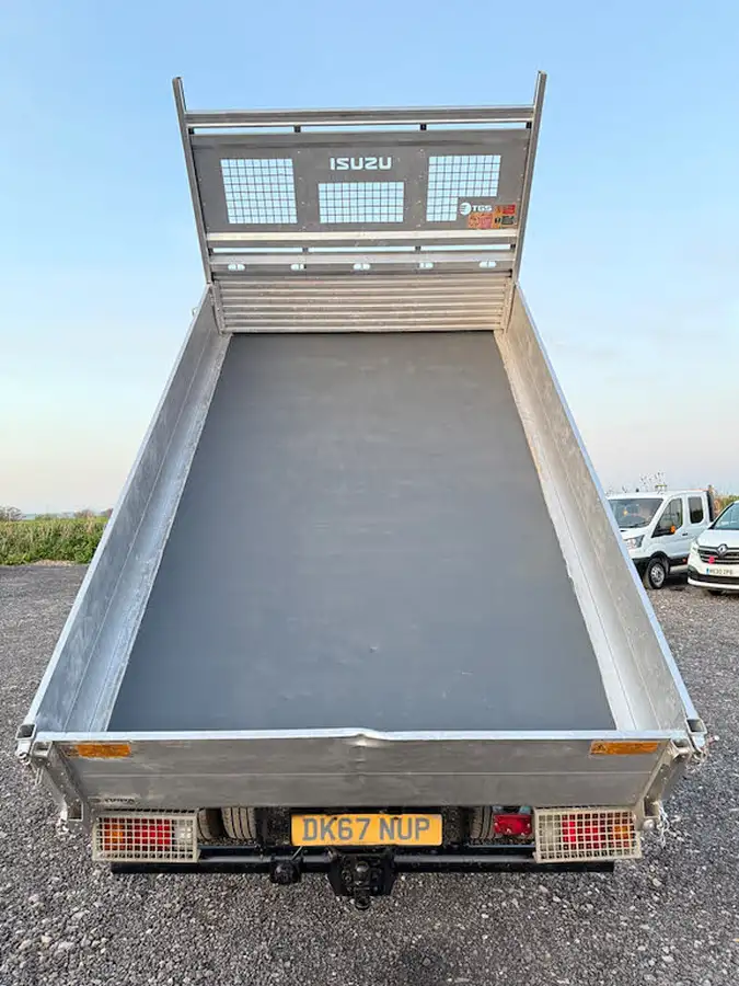 2017-isuzu-truck-n-30td-n35120-s-grafter-dropside-truck-big-9
