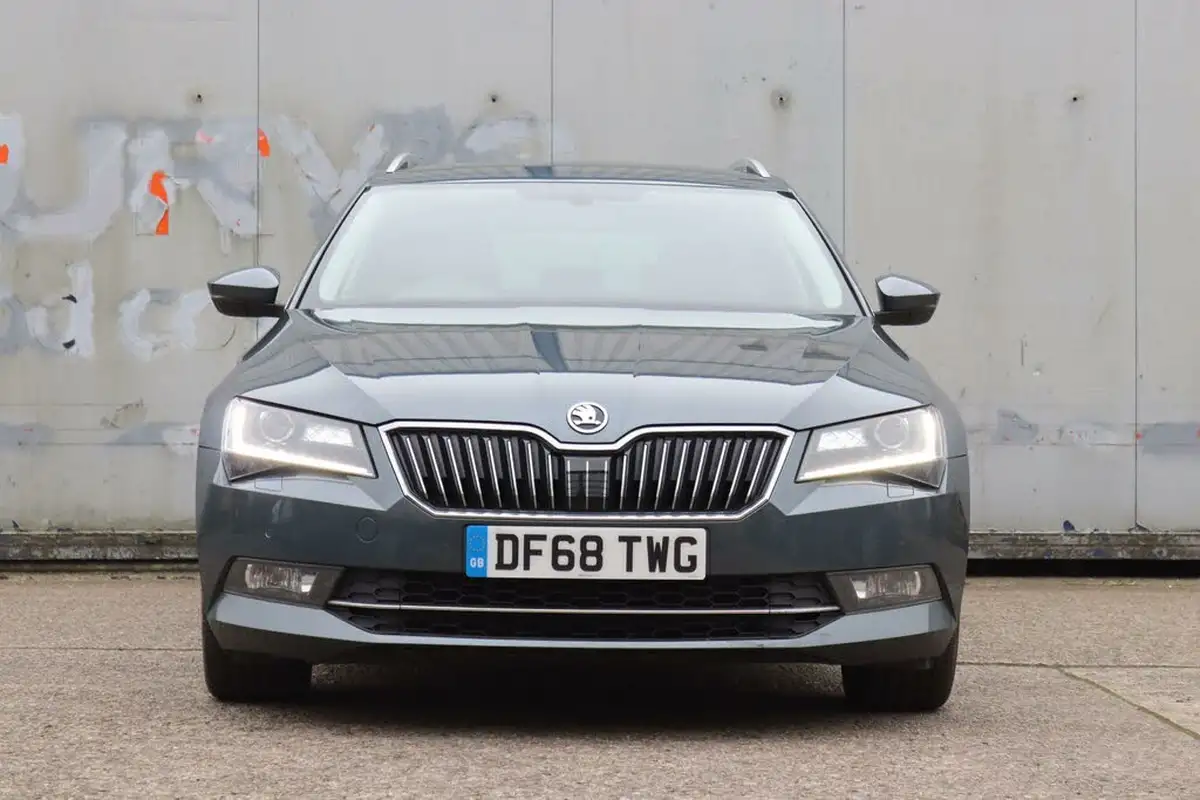 2019-skoda-superb-20tdi-se-l-executive-150ps-estate-dsg-big-1