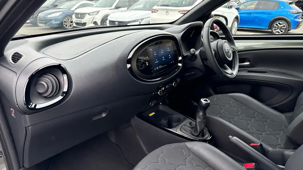2023-toyota-aygo-x-10-vvt-i-exclusive-big-11