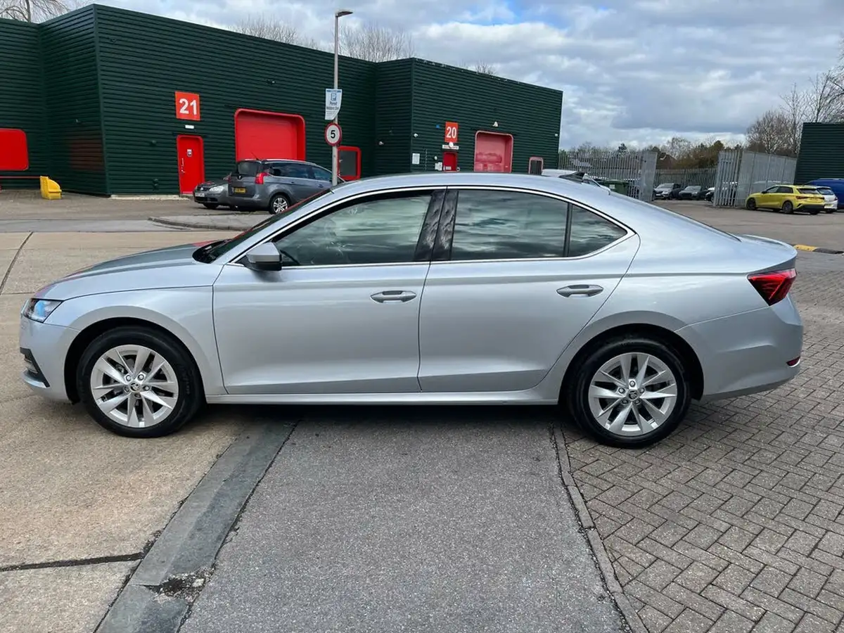 2023-skoda-octavia-20tdi-se-l-150ps-hatchback-dsg-big-7
