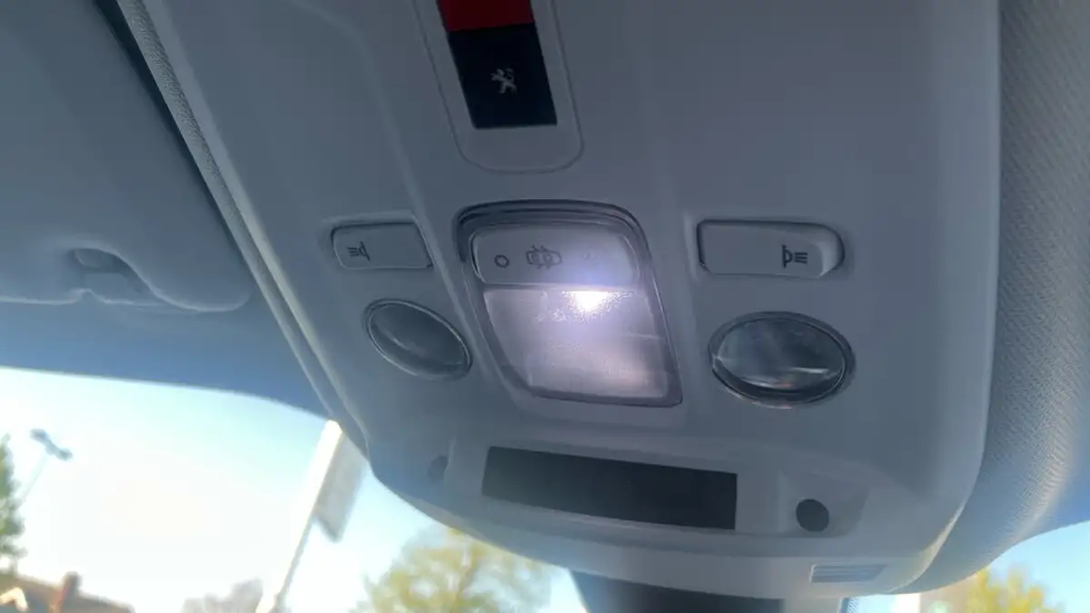 2021-peugeot-2008-suv-12-puretech-allure-premium-130bhp-big-33
