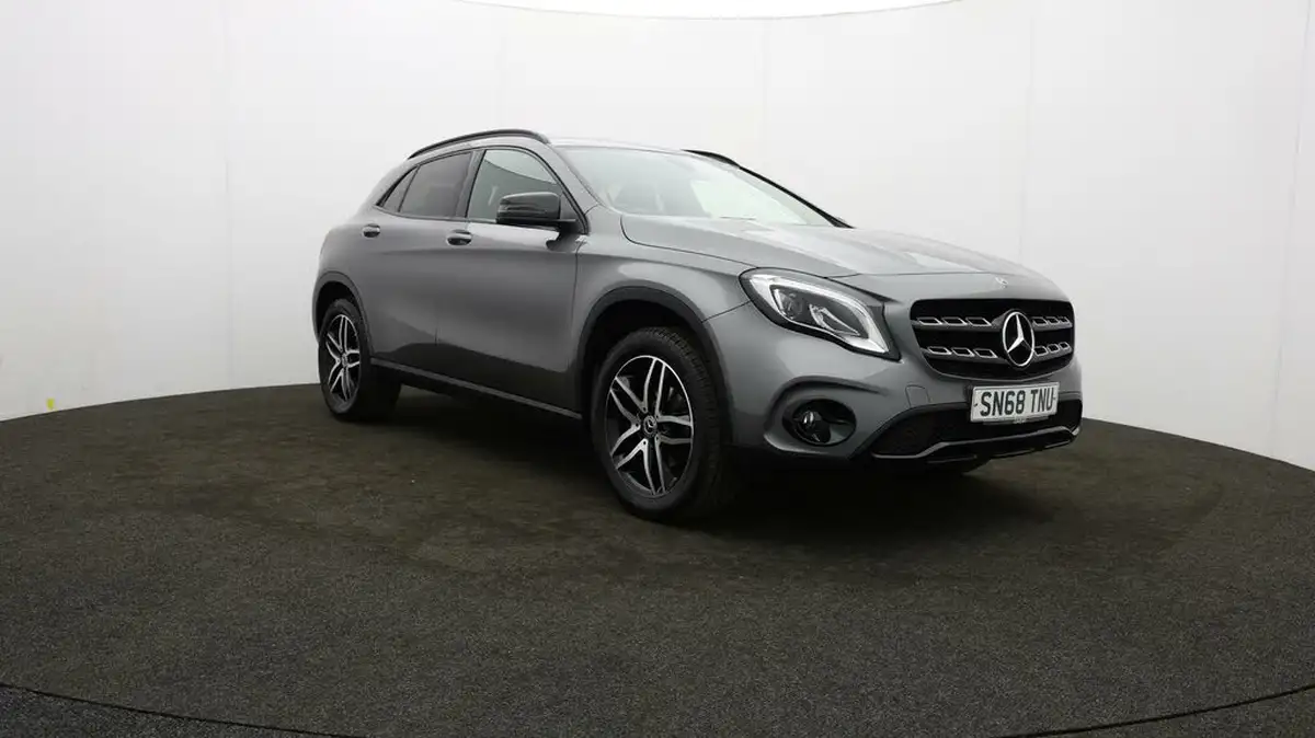 2019-mercedes-benz-gla-class-16-gla-180-urban-edition-ss-big-41