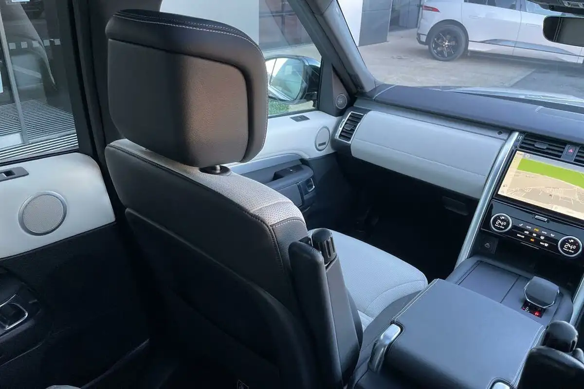 2022-land-rover-discovery-30-d300-r-dynamic-se-big-34