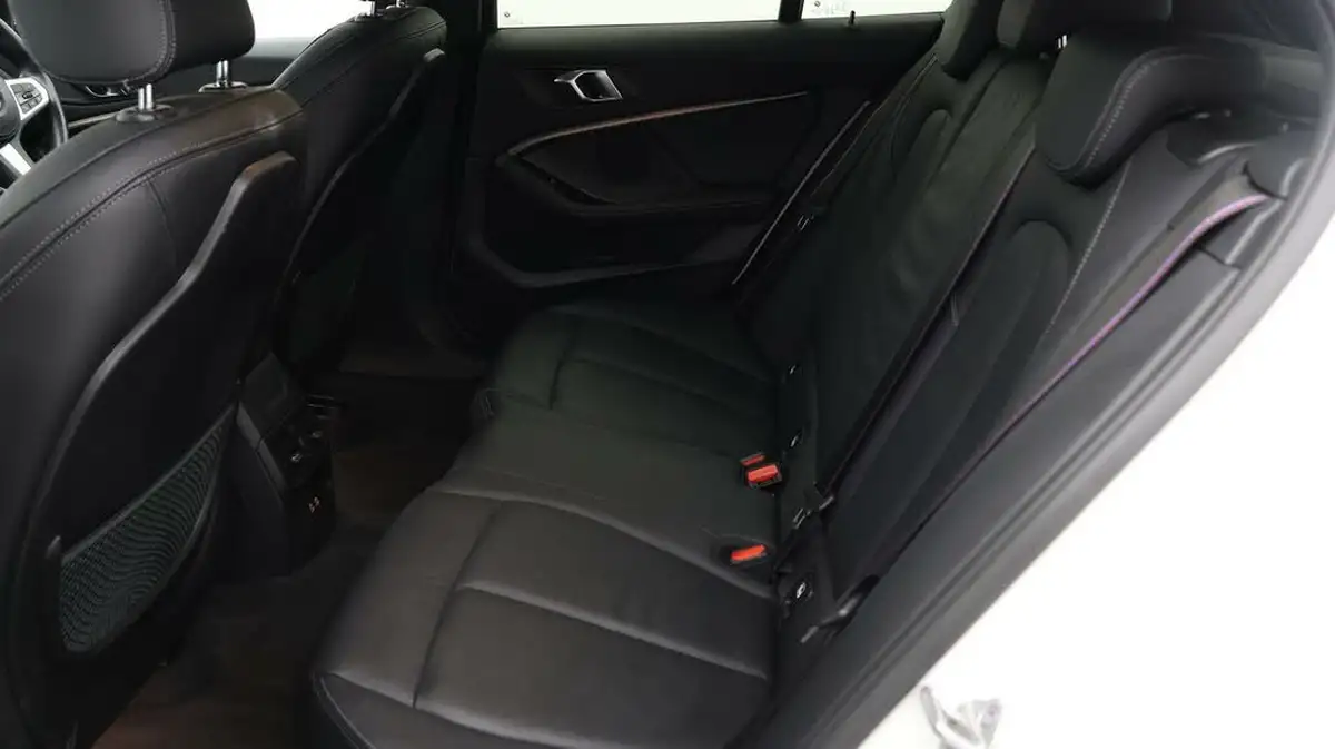 2021-bmw-1-series-20td-118d-m-sport-lcp-big-15