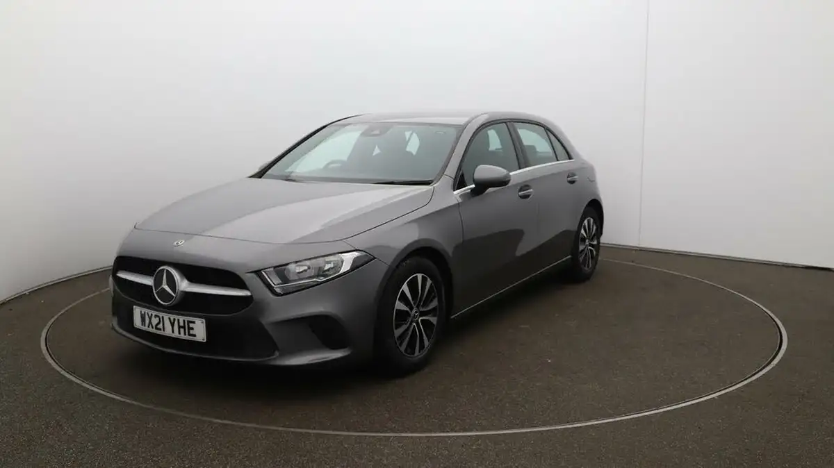 2021-mercedes-benz-a-class-15d-a180d-se-7g-dct-big-28