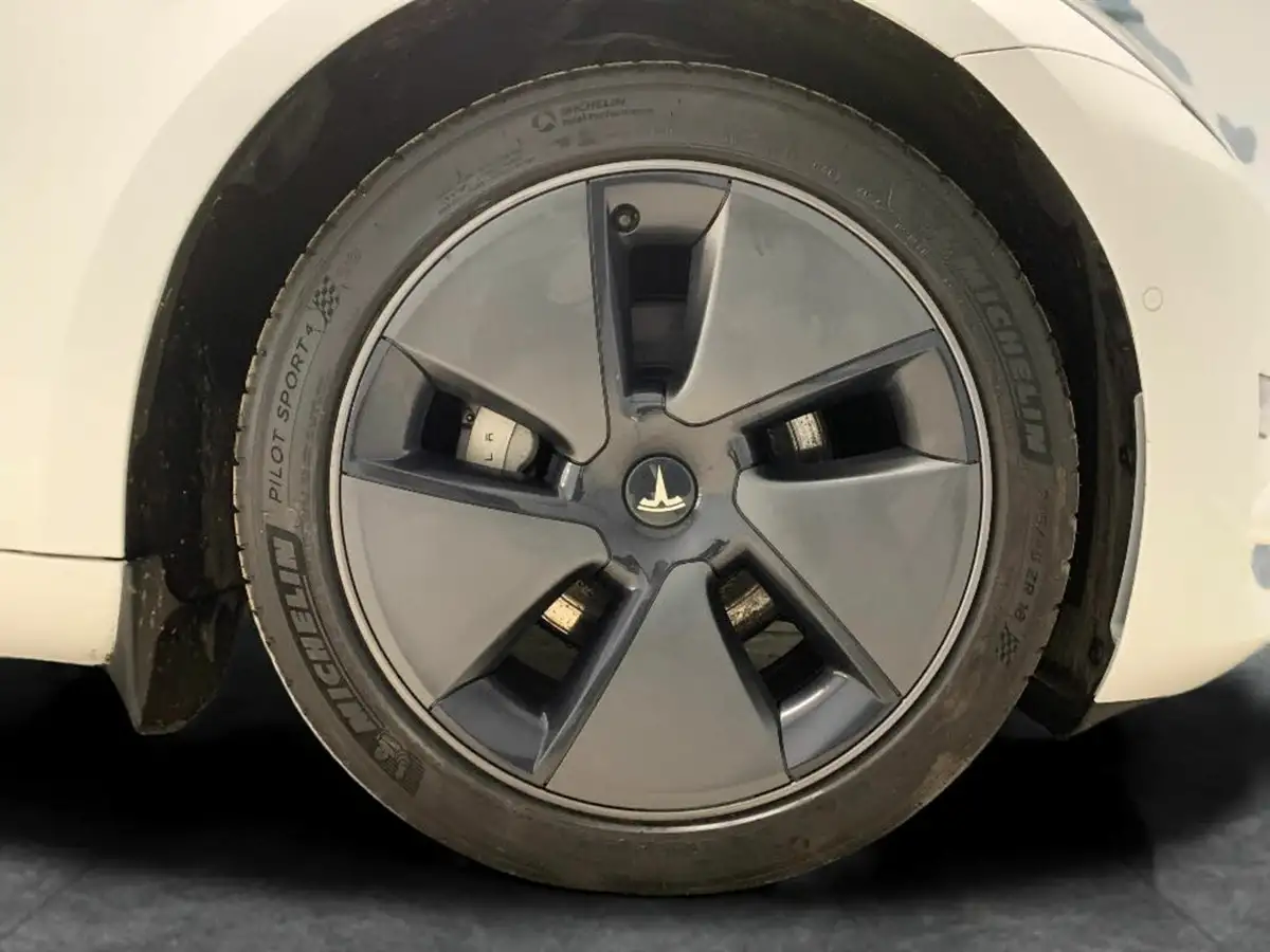2022-tesla-model-3-e-long-range-big-21