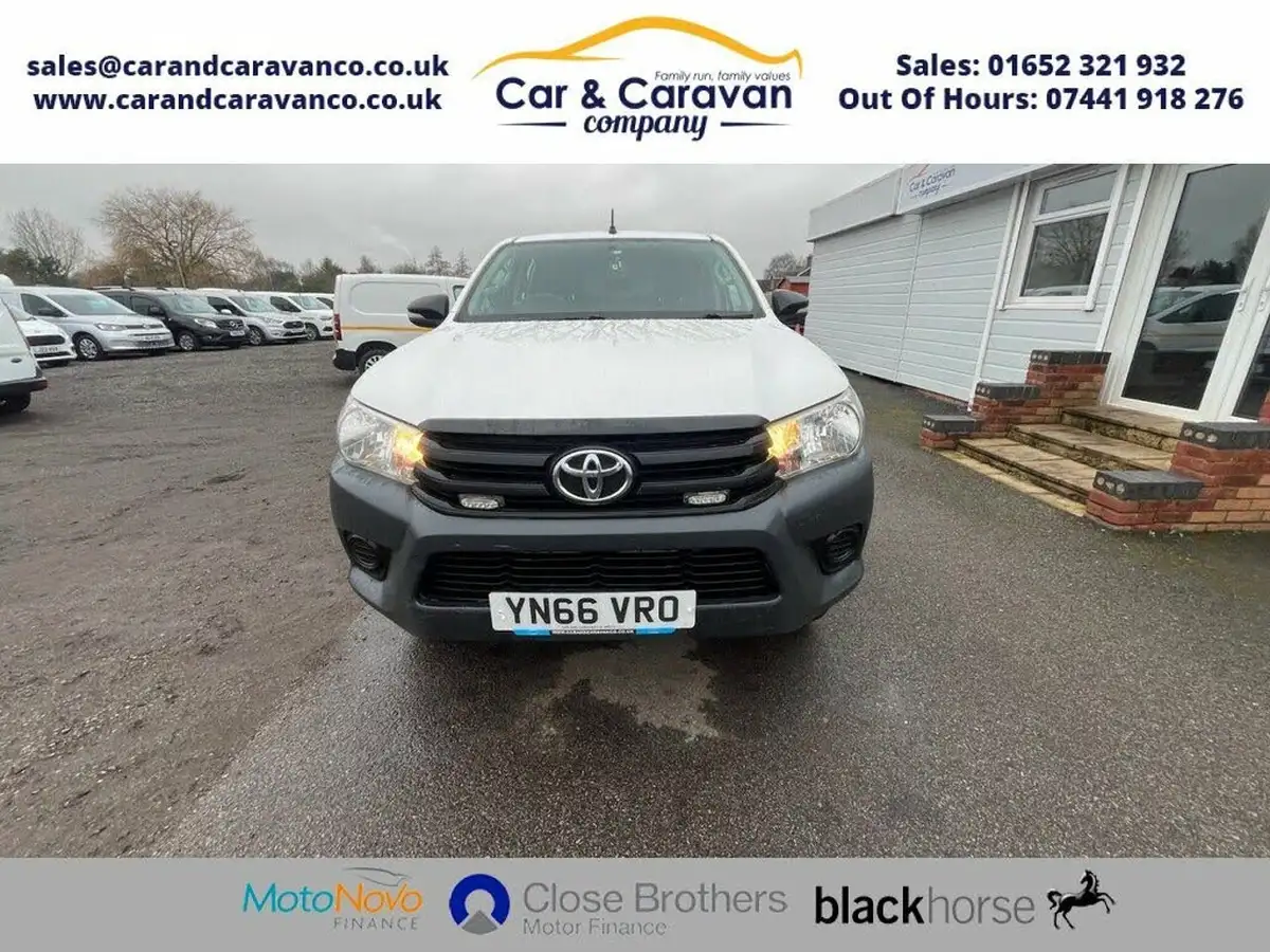 2016-toyota-hi-lux-24d-active-double-cab-pickup-big-2