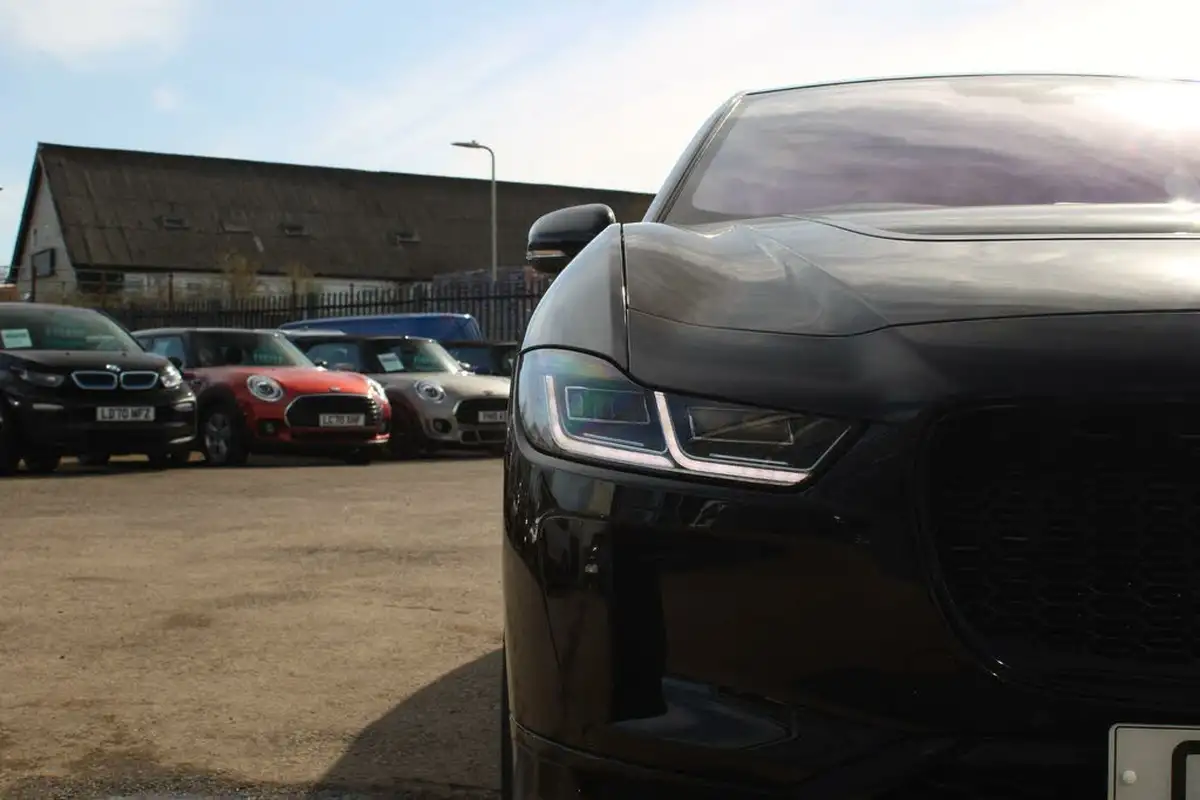 2021-jaguar-i-pace-ev400-hse-black-big-25